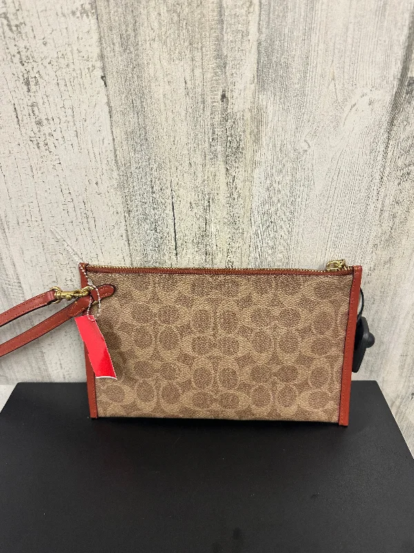 Wristlet Designer By Coach  Size: Large