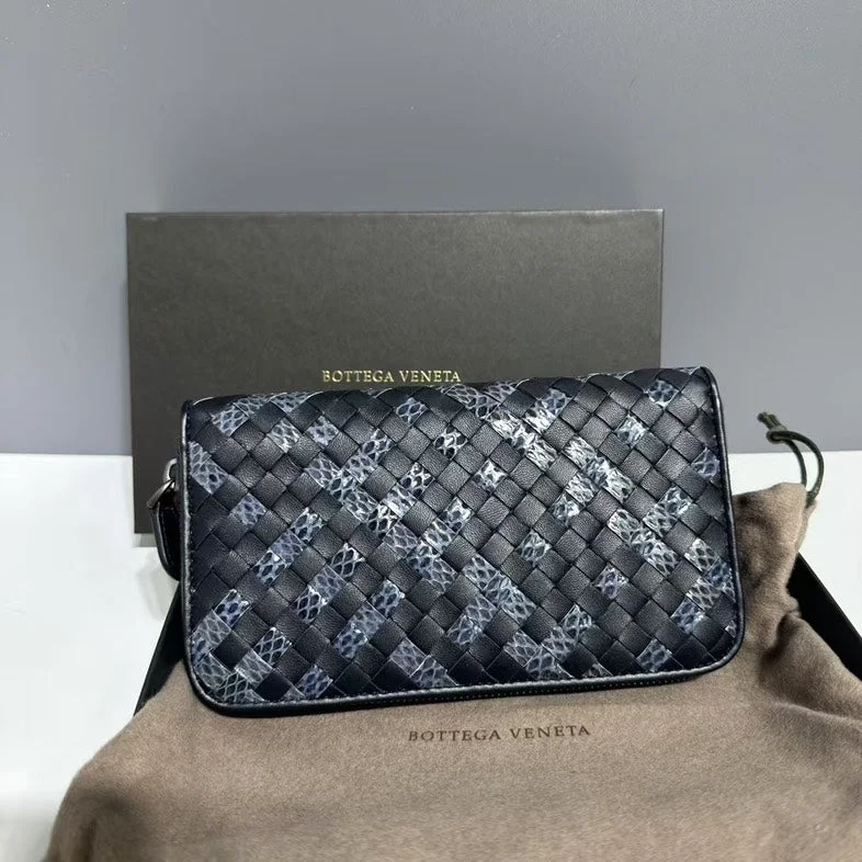 Bottega Veneta Intrecciato Black Leather Wallet Clutch Medium