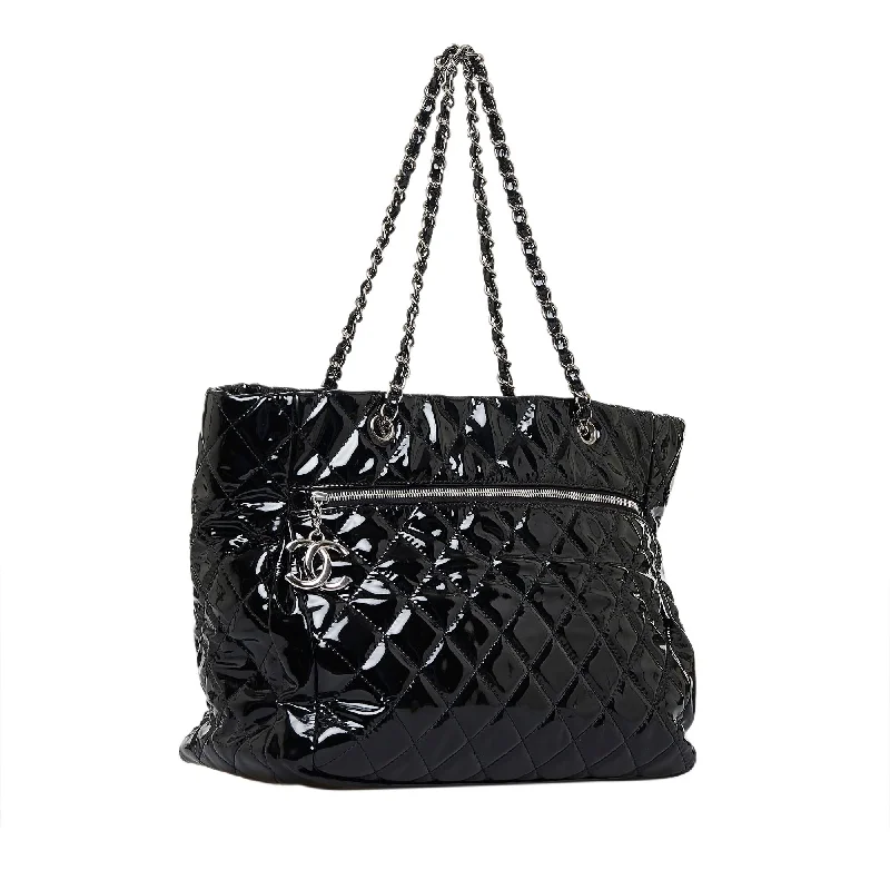 Chanel CC Charm Quilted Patent Leather Tote Bag (Ctv5c8)